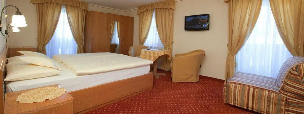 Hotel Ristorante Cassana Лівіньо Екстер'єр фото